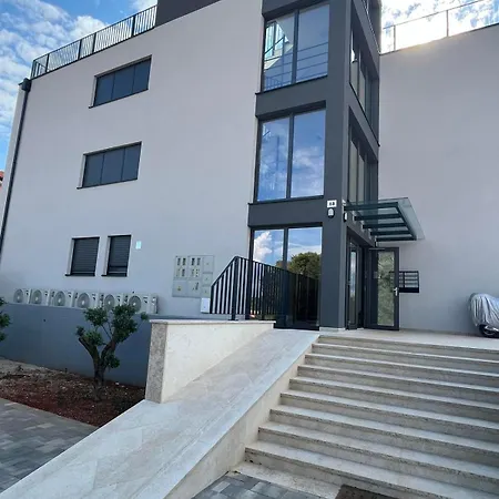 Rezidencija Arminan S4 Apartamento *